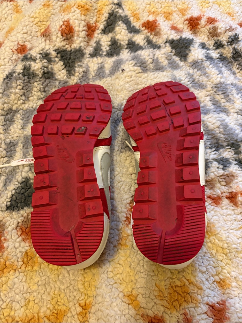 Nike Women’s Red and White Low-Profile Runner Sneakers 9.5 - Picture 6 of 6